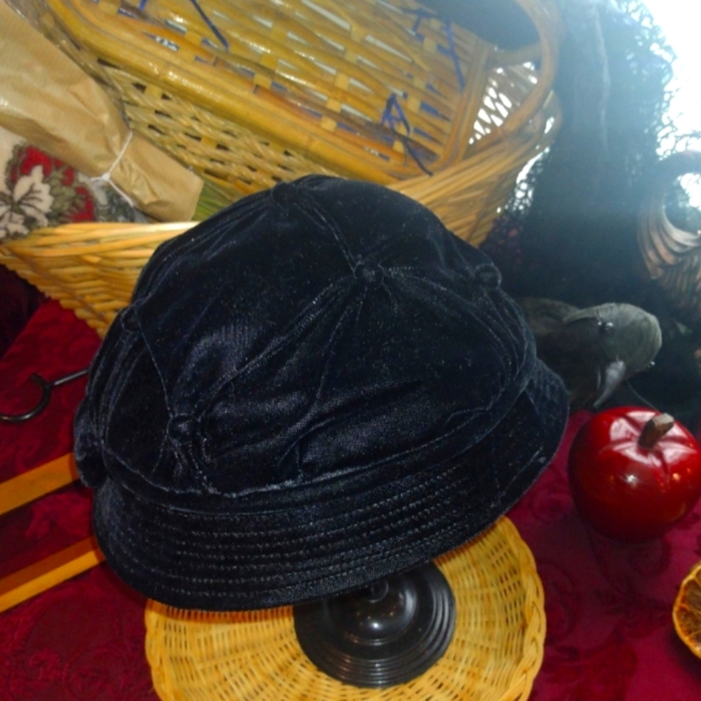 1920's 1930'sClassic Black Velvet Bucket Hat - Women's Accessory